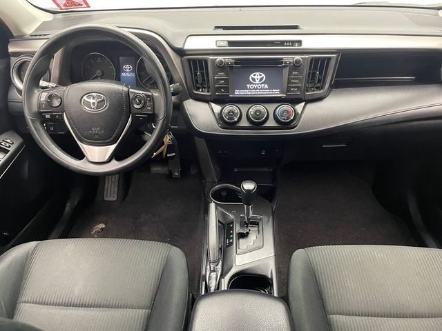 2018 Toyota RAV4 LE AWD - 22955304 - 17