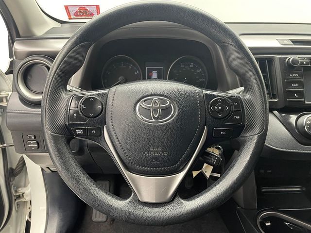 2018 Toyota RAV4 LE AWD - 22955304 - 19