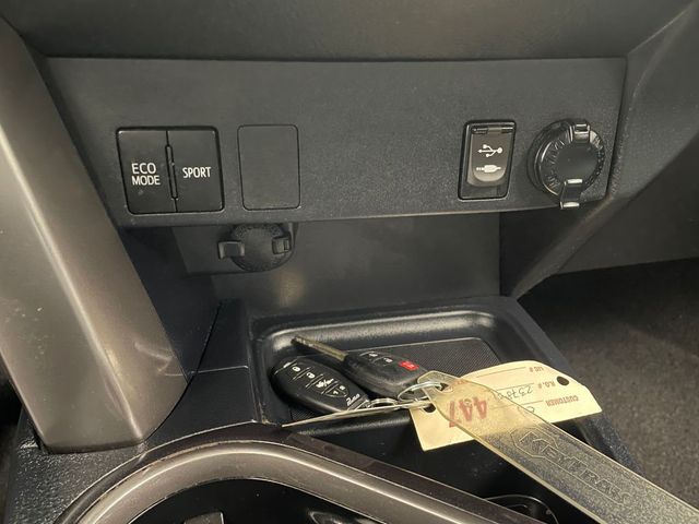 2018 Toyota RAV4 LE AWD - 22955304 - 25