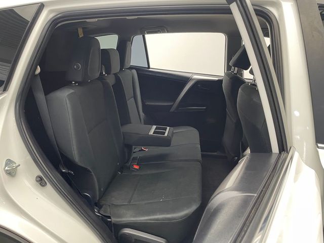 2018 Toyota RAV4 LE AWD - 22955304 - 31