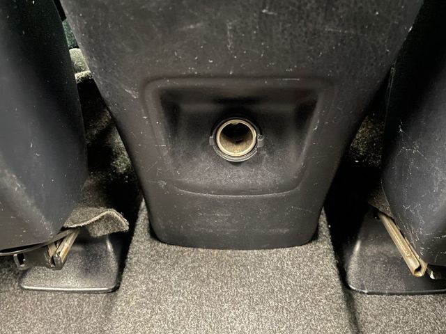 2018 Toyota RAV4 LE AWD - 22955304 - 32