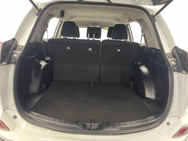 2018 Toyota RAV4 LE AWD - 22955304 - 33