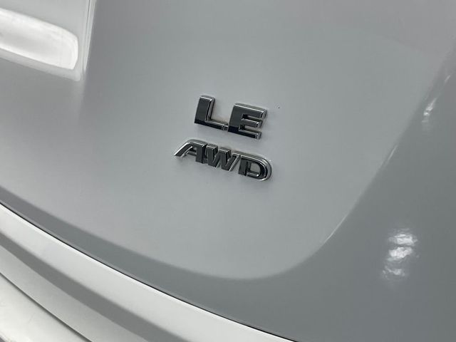 2018 Toyota RAV4 LE AWD - 22955304 - 36