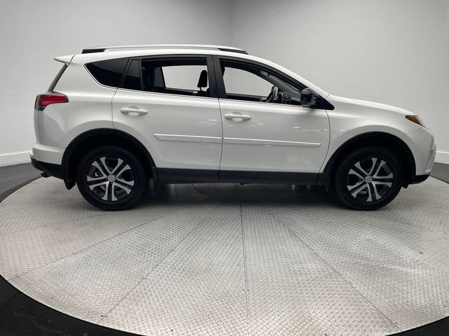 2018 Toyota RAV4 LE AWD - 22955304 - 3