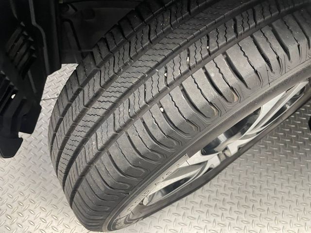 2018 Toyota RAV4 LE AWD - 22955304 - 40