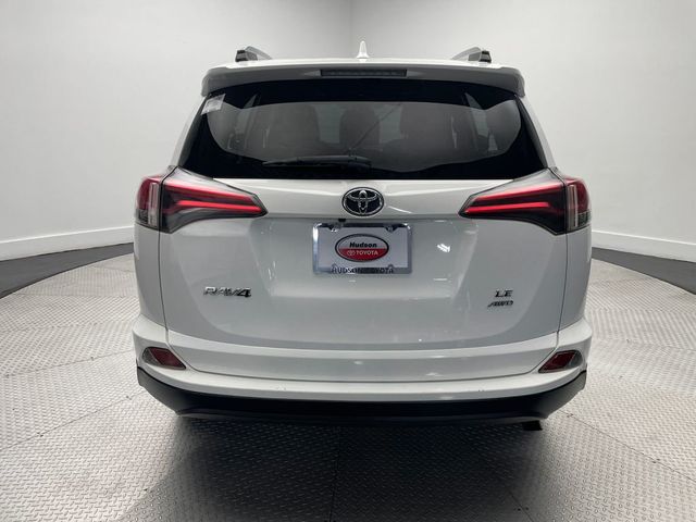 2018 Toyota RAV4 LE AWD - 22955304 - 5