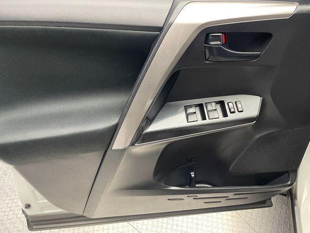 2018 Toyota RAV4 LE AWD - 22955304 - 8