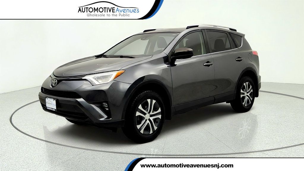 2018 Toyota RAV4 LE AWD - 23056054 | Video 1