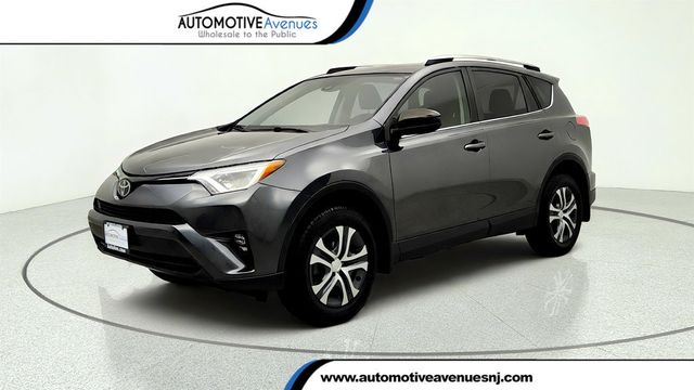 2018 Toyota RAV4 LE AWD - 23056054 - 0