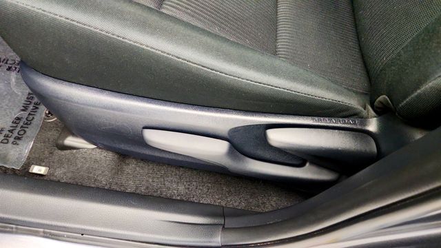 2018 Toyota RAV4 LE AWD - 23056054 - 10
