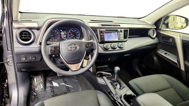 2018 Toyota RAV4 LE AWD - 23056054 - 11