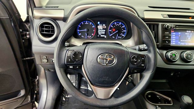2018 Toyota RAV4 LE AWD - 23056054 - 12