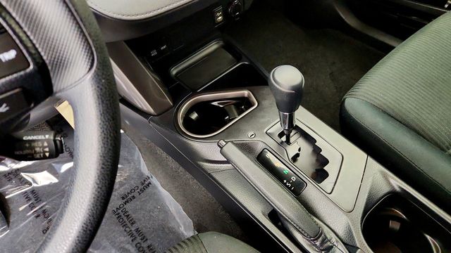 2018 Toyota RAV4 LE AWD - 23056054 - 15