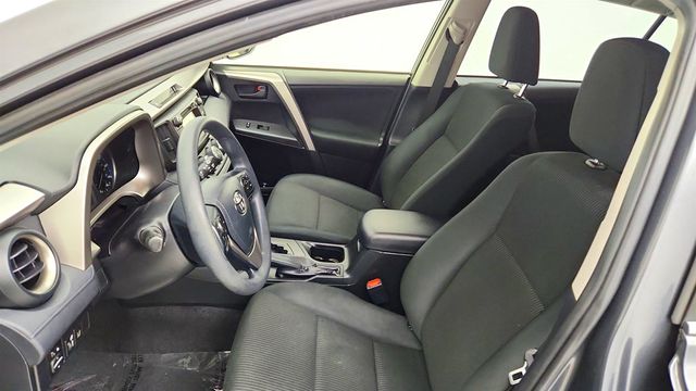 2018 Toyota RAV4 LE AWD - 23056054 - 18