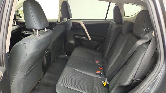2018 Toyota RAV4 LE AWD - 23056054 - 19