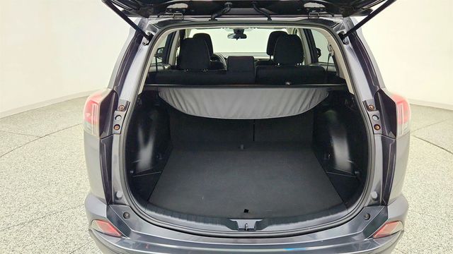 2018 Toyota RAV4 LE AWD - 23056054 - 20