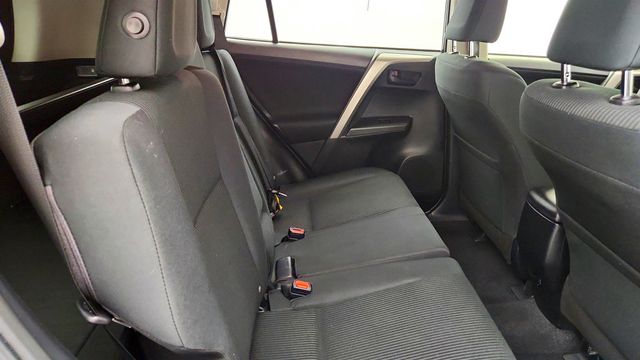 2018 Toyota RAV4 LE AWD - 23056054 - 21
