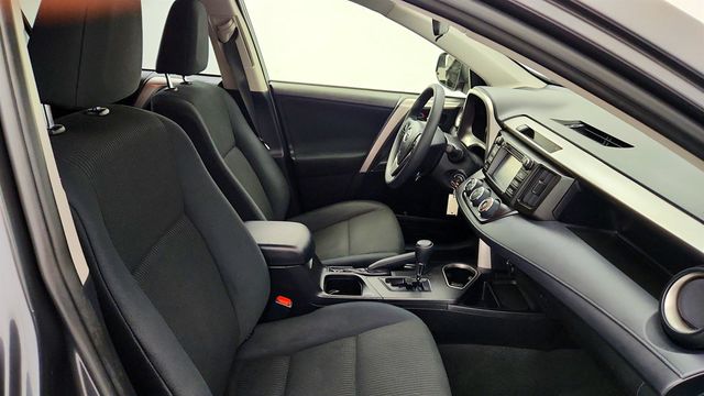 2018 Toyota RAV4 LE AWD - 23056054 - 22