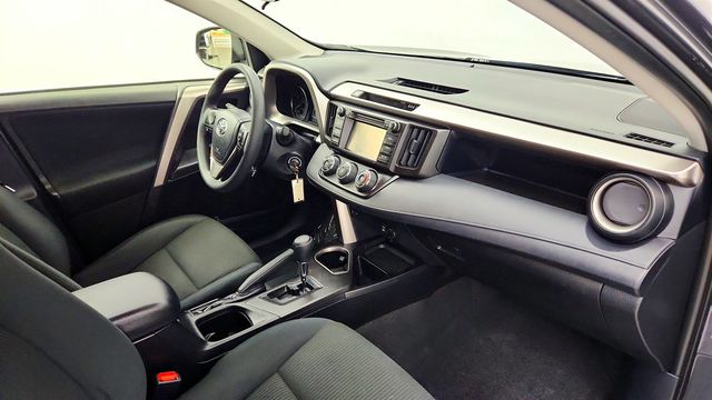 2018 Toyota RAV4 LE AWD - 23056054 - 23