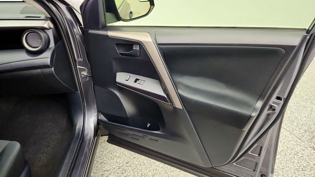 2018 Toyota RAV4 LE AWD - 23056054 - 24