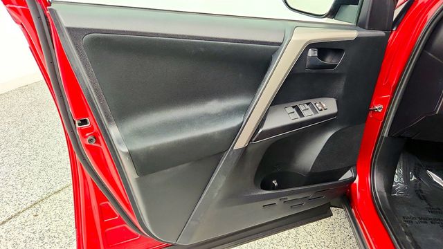 2018 Toyota RAV4 LE AWD - 23071360 - 9