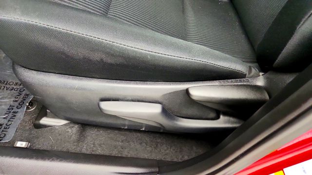 2018 Toyota RAV4 LE AWD - 23071360 - 10
