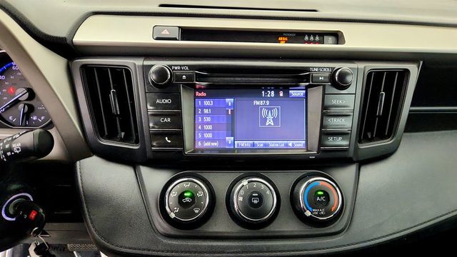 2018 Toyota RAV4 LE AWD - 23071360 - 16