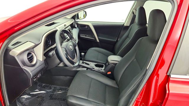 2018 Toyota RAV4 LE AWD - 23071360 - 17