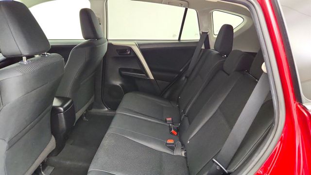 2018 Toyota RAV4 LE AWD - 23071360 - 18