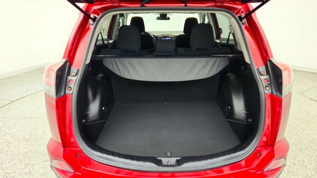 2018 Toyota RAV4 LE AWD - 23071360 - 19