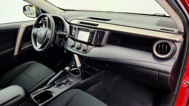 2018 Toyota RAV4 LE AWD - 23071360 - 21