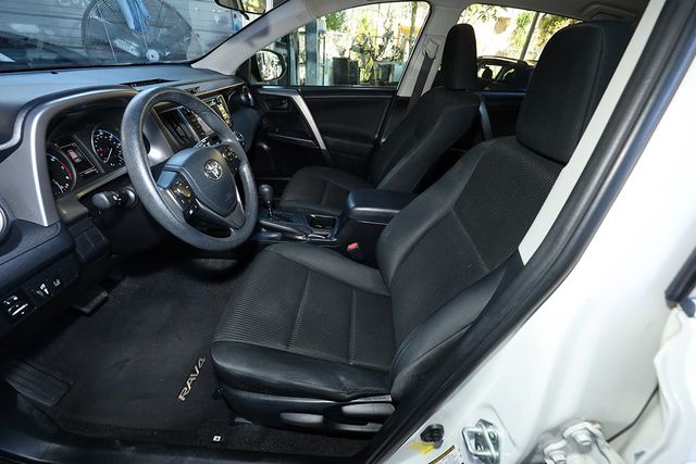 2018 TOYOTA RAV4 LE FWD - 22980577 - 9