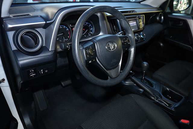 2018 TOYOTA RAV4 LE FWD - 22980577 - 16