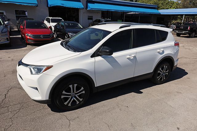 2018 TOYOTA RAV4 LE FWD - 22980577 - 30