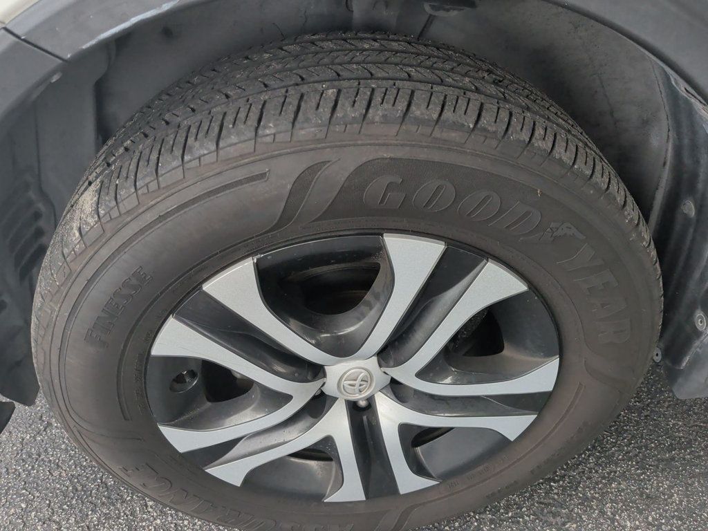 Toyota RAV4 photo 10
