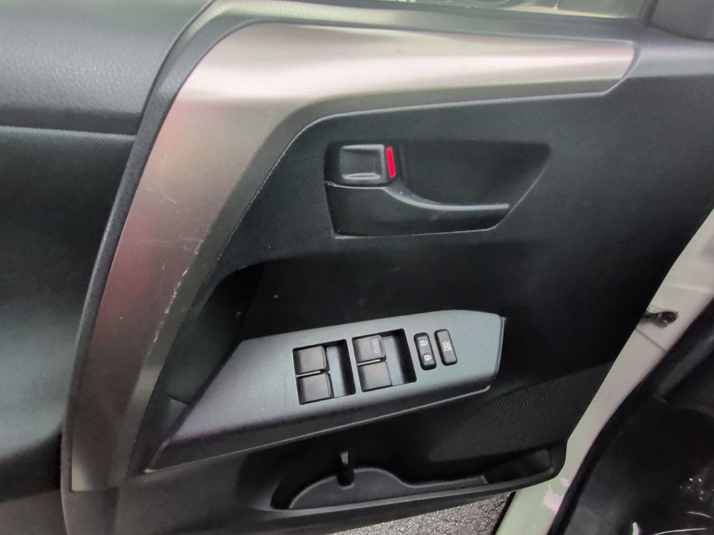 Toyota RAV4 photo 12