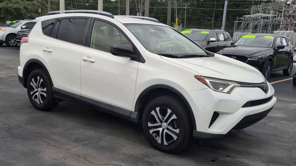 Toyota RAV4 photo 2