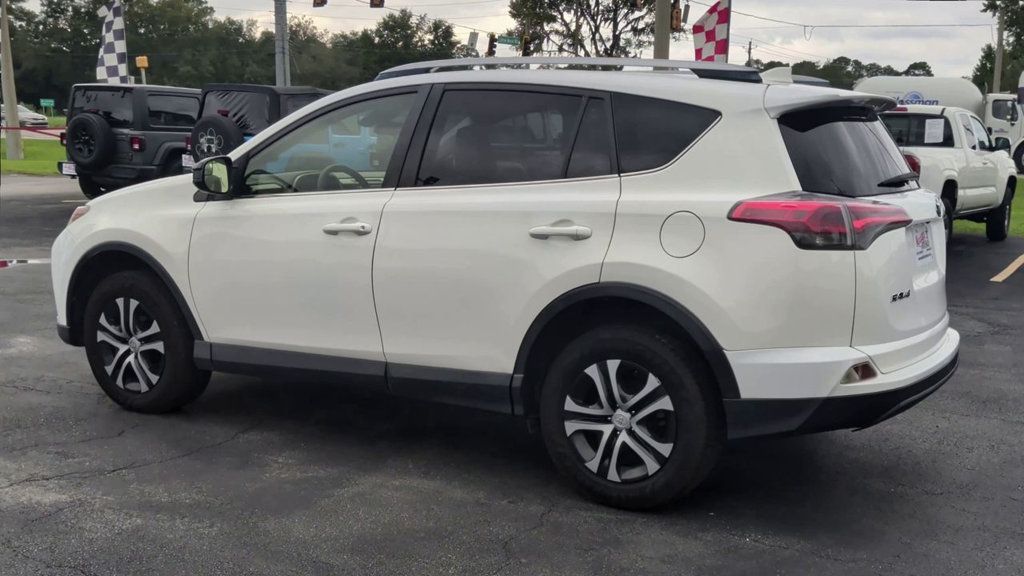 Toyota RAV4 photo 6