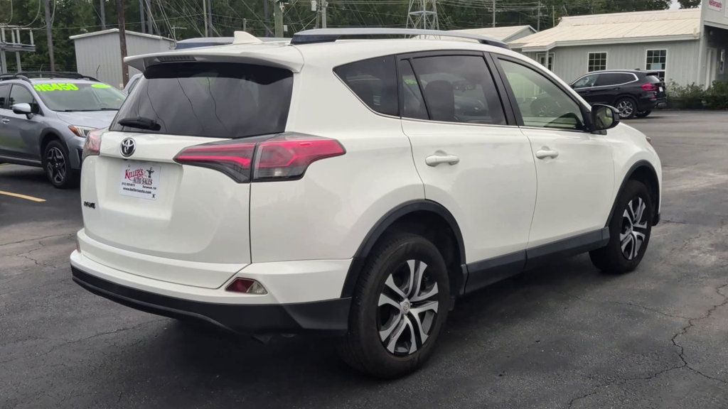Toyota RAV4 photo 8