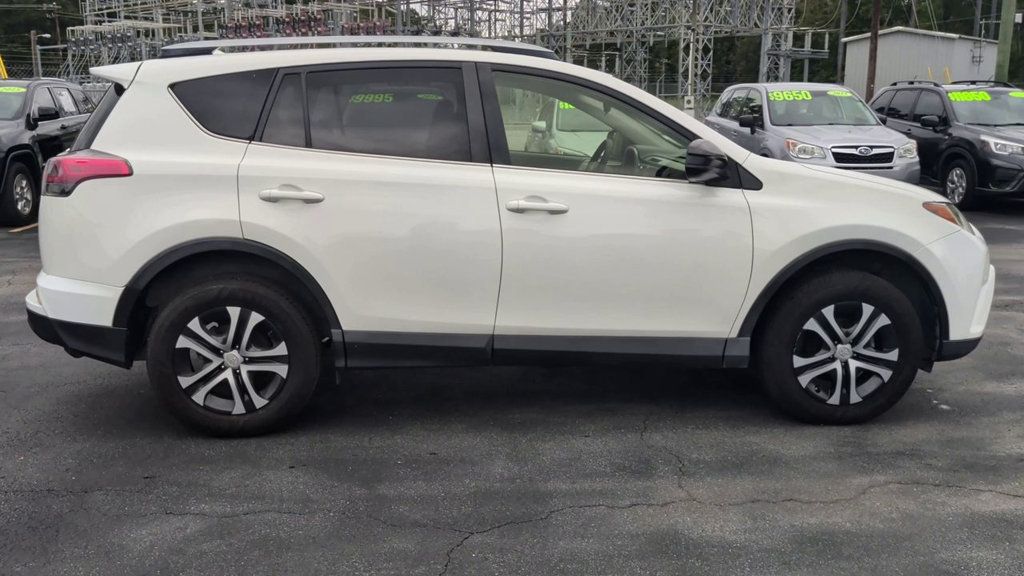 Toyota RAV4 photo 9