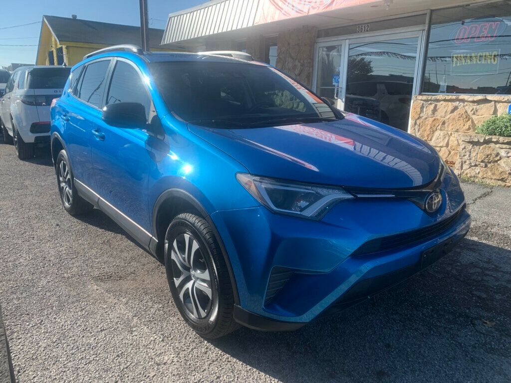 2018 Toyota RAV4 LE FWD - 22953865 | Video 1