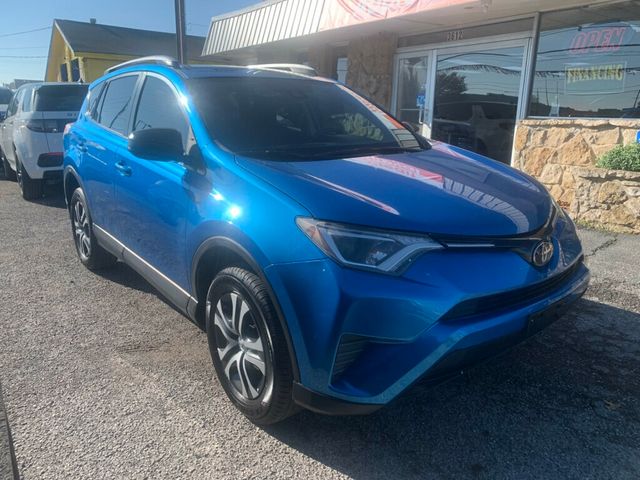 2018 Toyota RAV4 LE FWD - 22953865 - 0