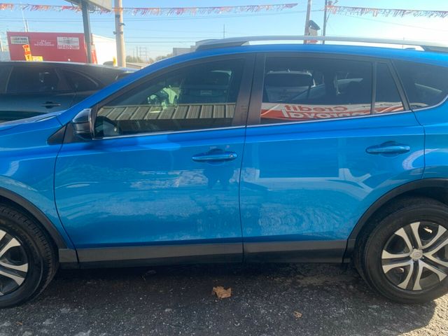 2018 Toyota RAV4 LE FWD - 22953865 - 14