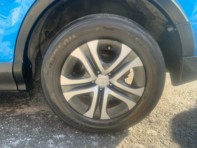 2018 Toyota RAV4 LE FWD - 22953865 - 15