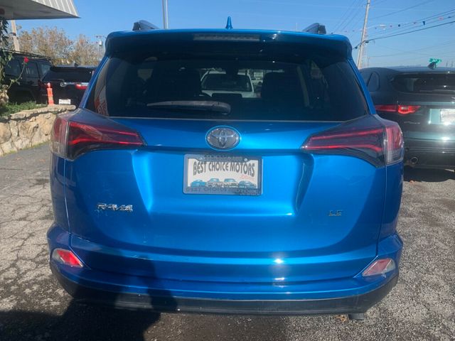 2018 Toyota RAV4 LE FWD - 22953865 - 18