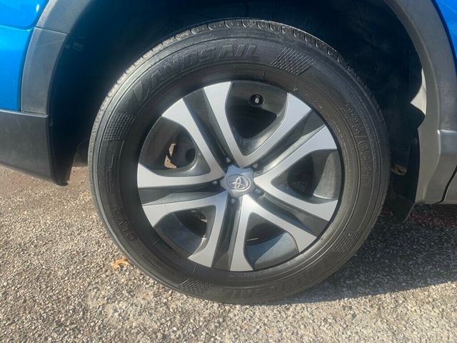 2018 Toyota RAV4 LE FWD - 22953865 - 20