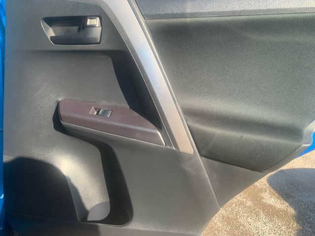 2018 Toyota RAV4 LE FWD - 22953865 - 23