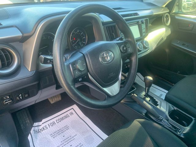 2018 Toyota RAV4 LE FWD - 22953865 - 5