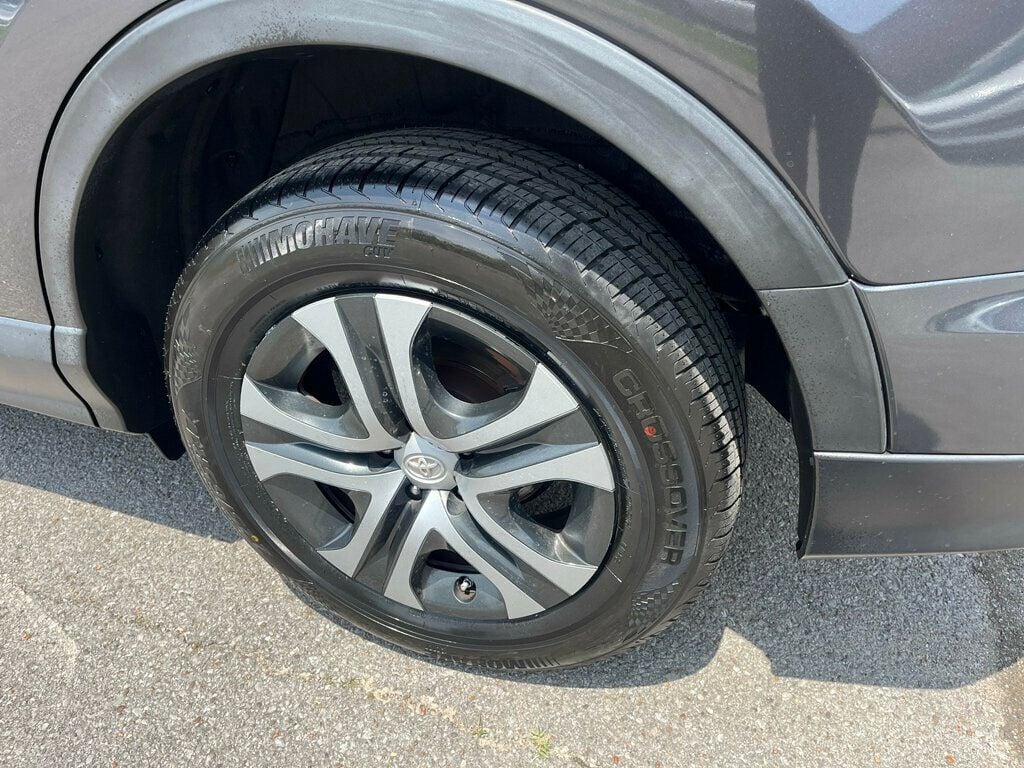 2018 Toyota RAV4 LE FWD - 22848978 - 10