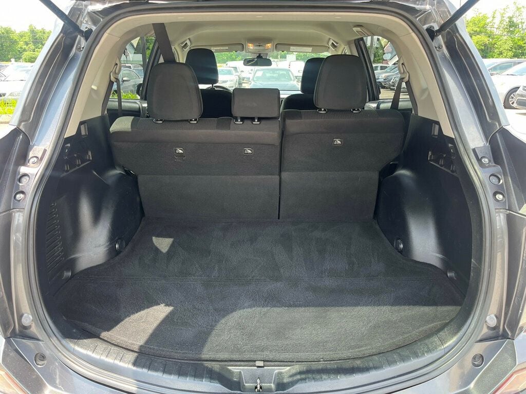 2018 Toyota RAV4 LE FWD - 22848978 - 12